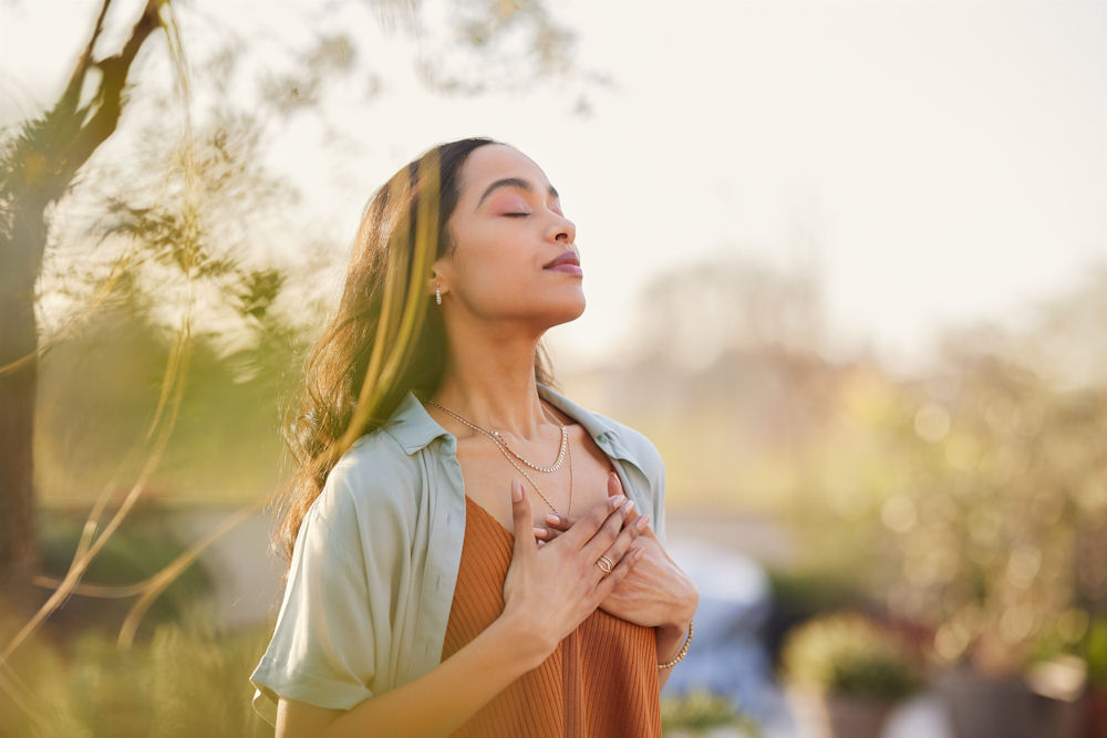 woman-meditating-in-nature